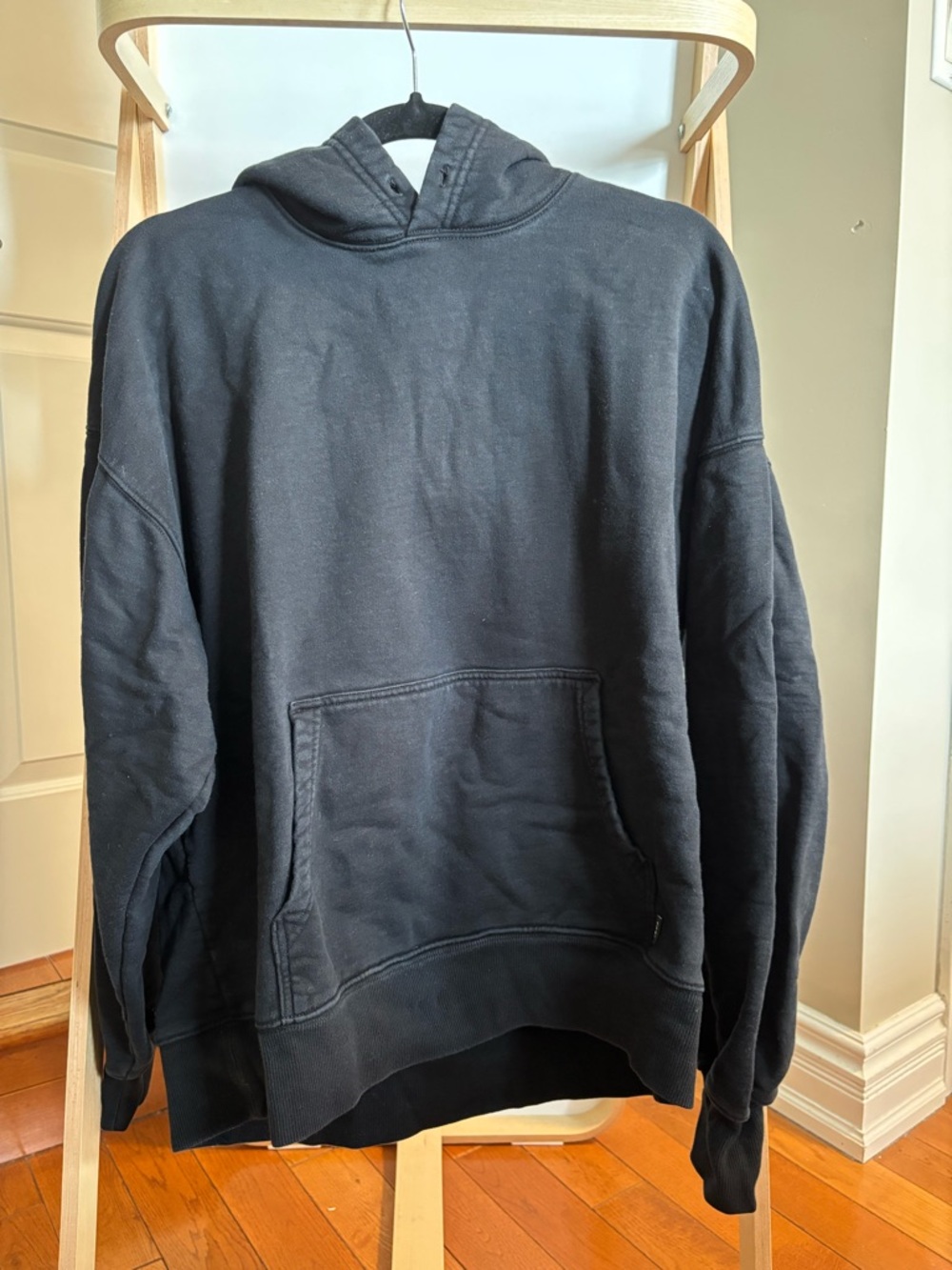 Aritzia Black Women's Hoodie Sweatshirt